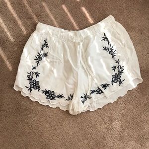 Abercrombie & Fitch XS white shorts with pockets